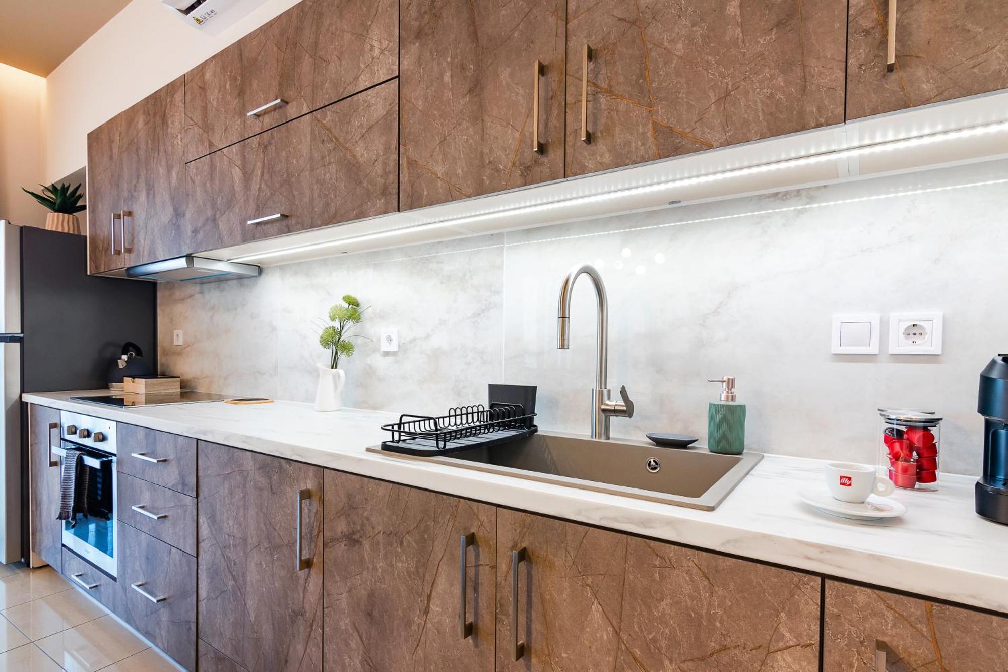 Agapi'S Luxury Apartment ไปโลส ภายนอก รูปภาพ